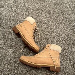 Timberland Women's Tan Lace-Up Boots with Cream Lining